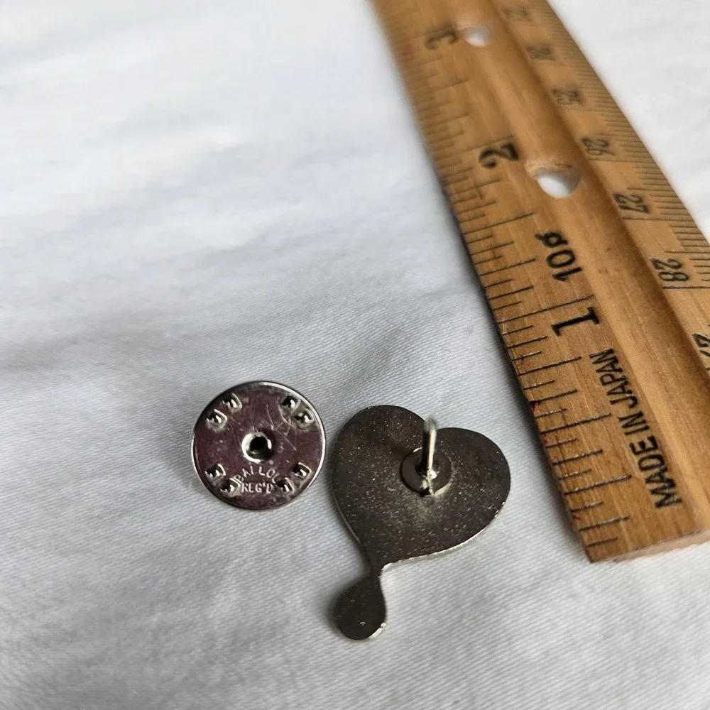 Vtg 1 Gallon Blood‎ Donor Heart Enamel Pin Red White Silver Medical Lapel Badge
